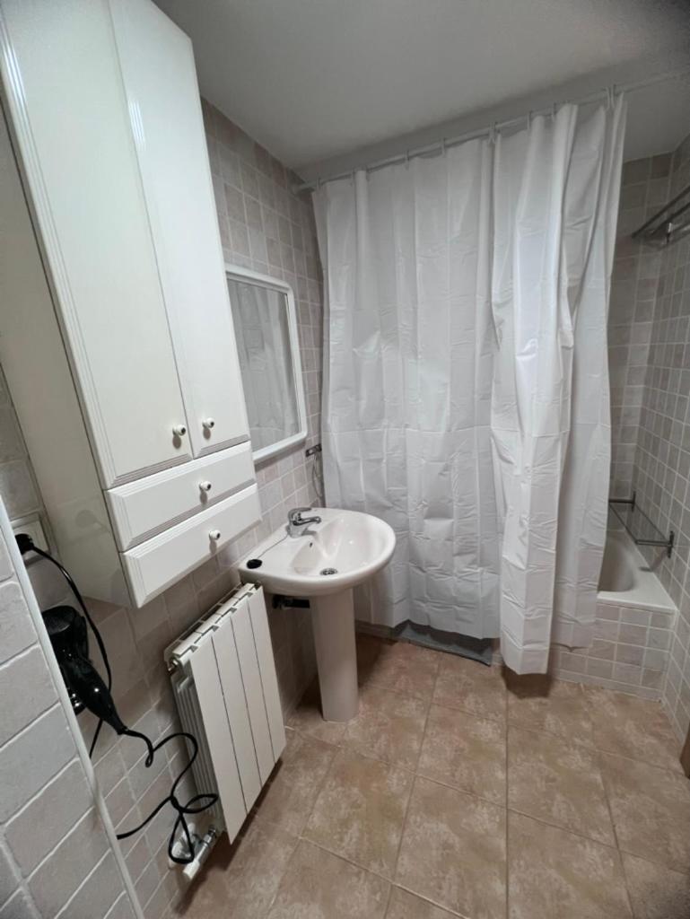 Apartamento En Sabinanigo Con Amplia Y Soleada Terraza Buitenkant foto